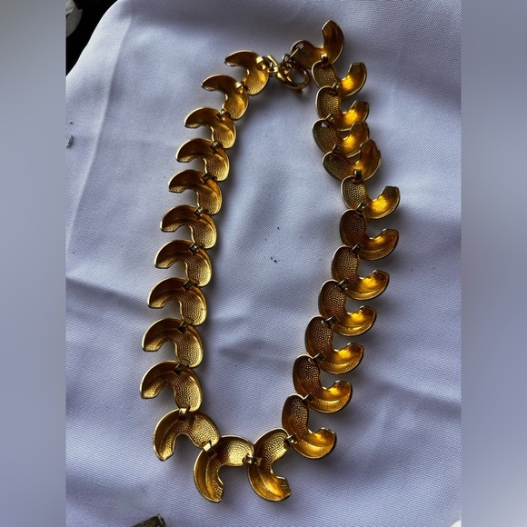 Anne Klein Vintage Brushed Gold-Tone Chunky Swirl Statement Necklace Y2K Vintage - Picture 4 of 8